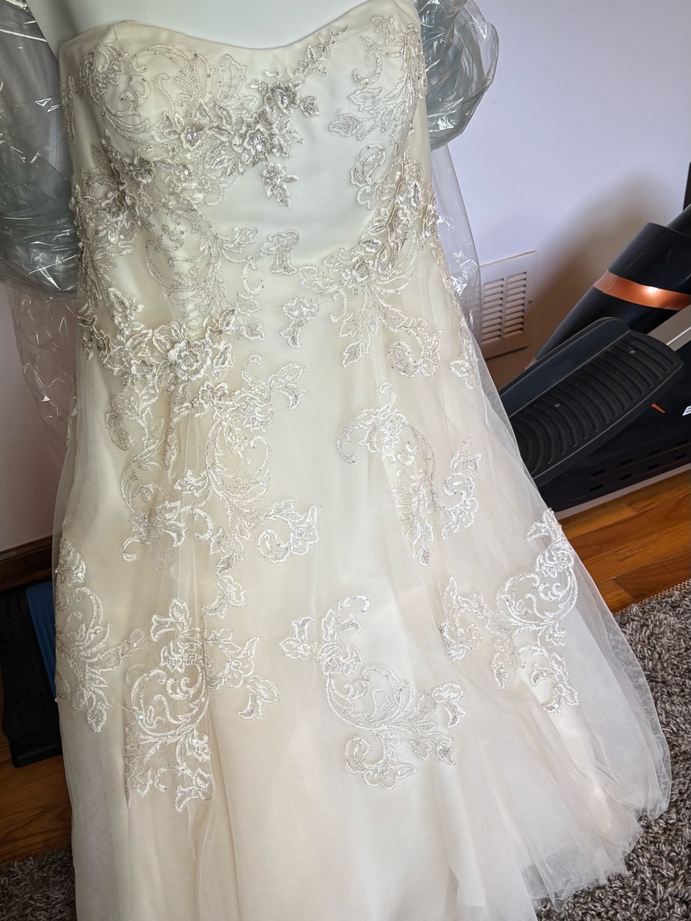 Oleg Cassini spaghetti Strap Lace Appliqué Bridal Gown knee length ladies 14